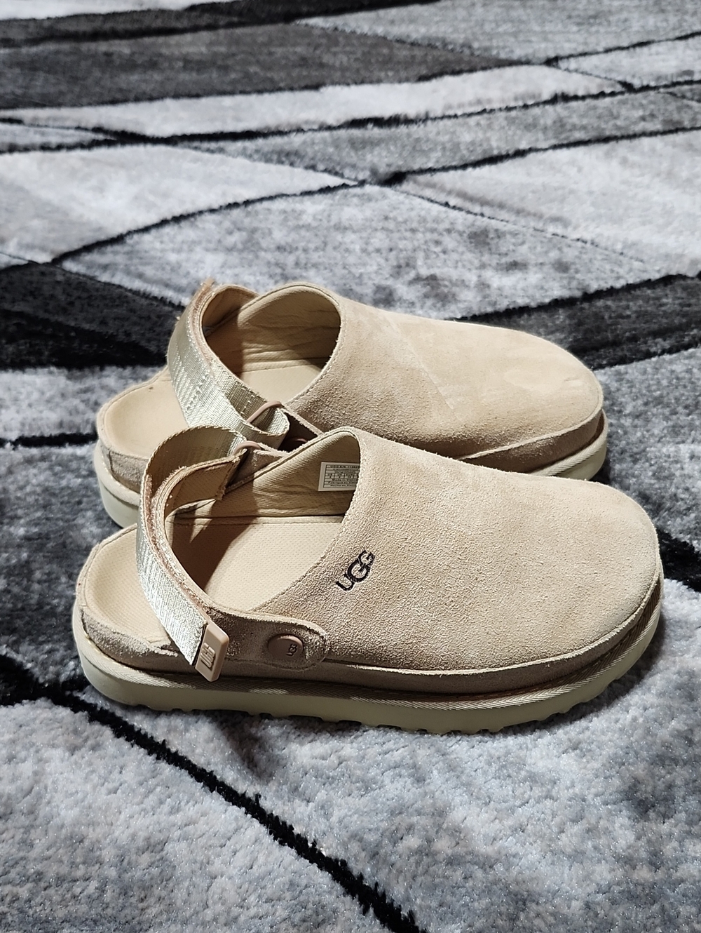UGG GOLDENSTAR VILLA SUEDE SAND/TAN ADJUSTABLE SWIVEL HEEL STRAP CLOGS SHOES - Picture 2 of 15